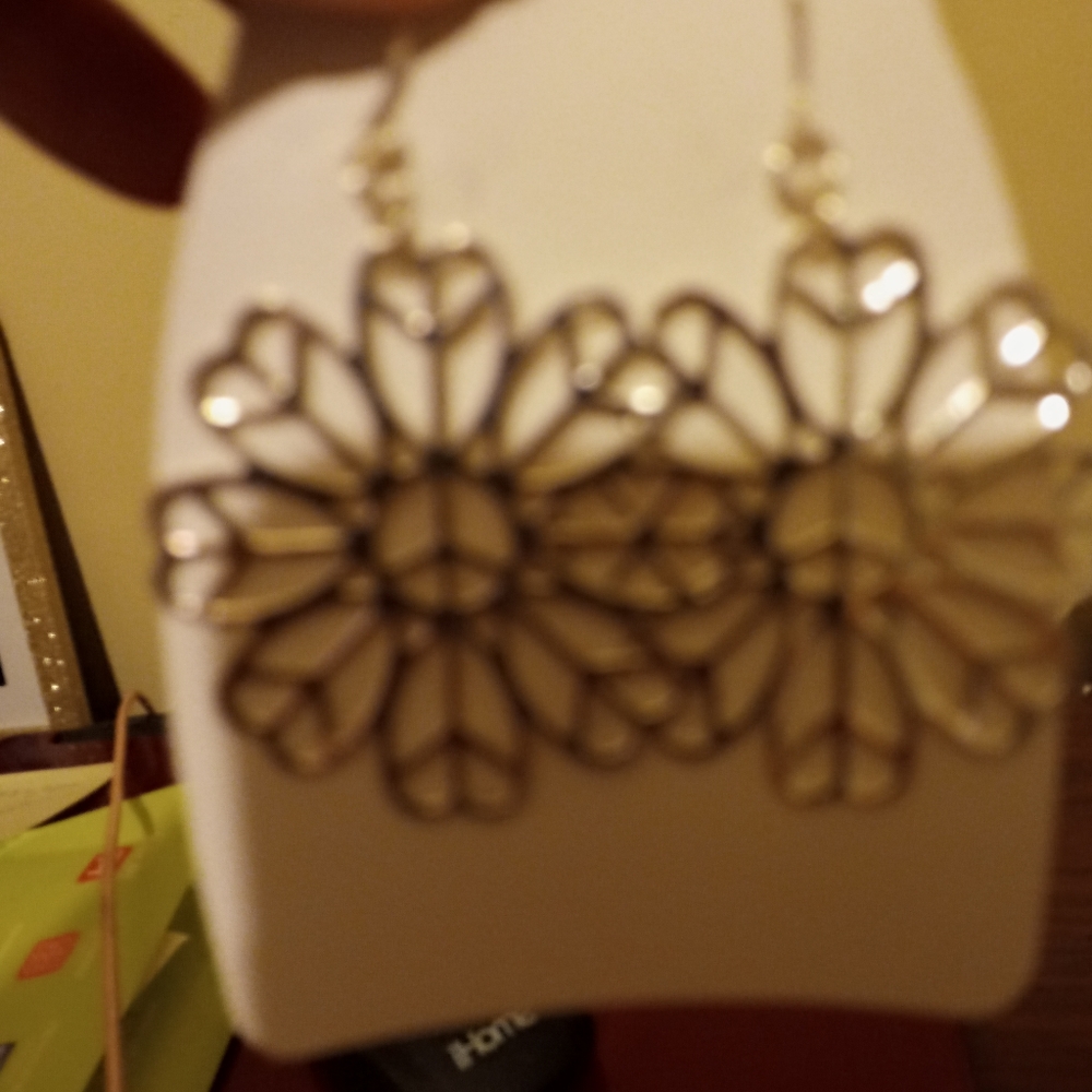 Earrings - Picture 5 of 9